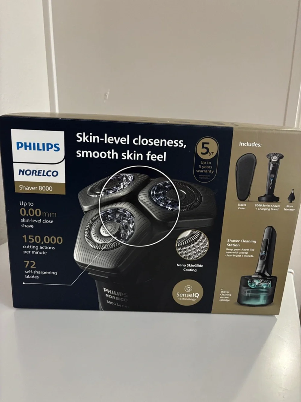 Philips Norelco Shaver 8000 - Black and Gold Packaging